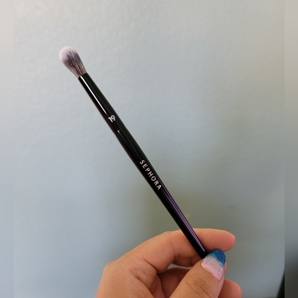 SEPHORA COLLECTION Pro Crease brush # 19